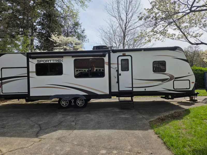 used Travel Trailers Venture SportTrek for sale, in Asheboro, NC Thumbnail 2
