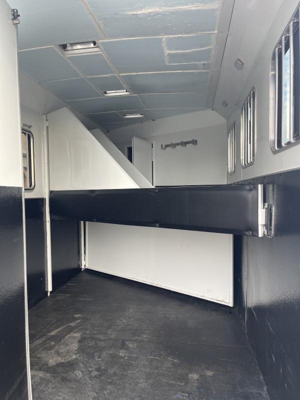used Horse Trailers Bison Trailers  for sale, in Cuba, MO Thumbnail 7