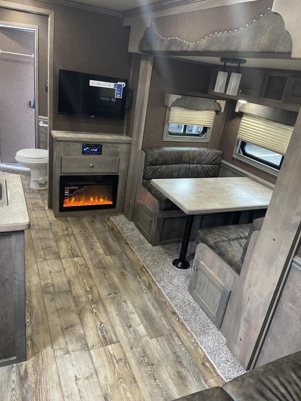 new Horse Trailers Merhow Trailers  for sale, in Cuba, MO Thumbnail 17