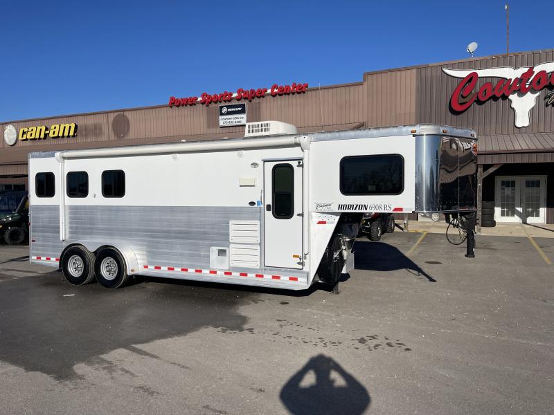 2013 Sundowner Trailers 6908 3Horse Slant Horse Trailer Living