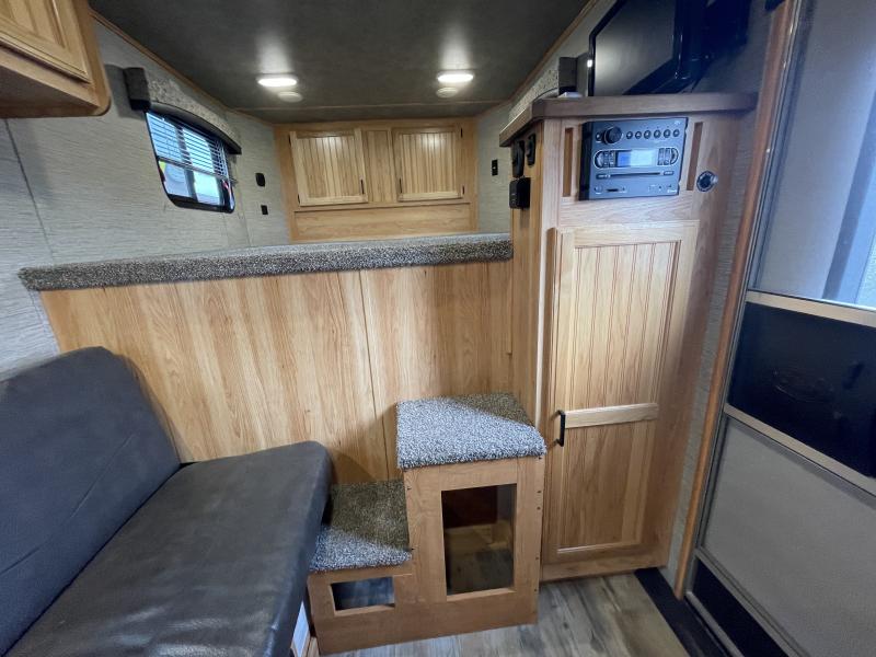 used Horse Trailers Bison Trailers  for sale, in Cuba, MO Thumbnail 12