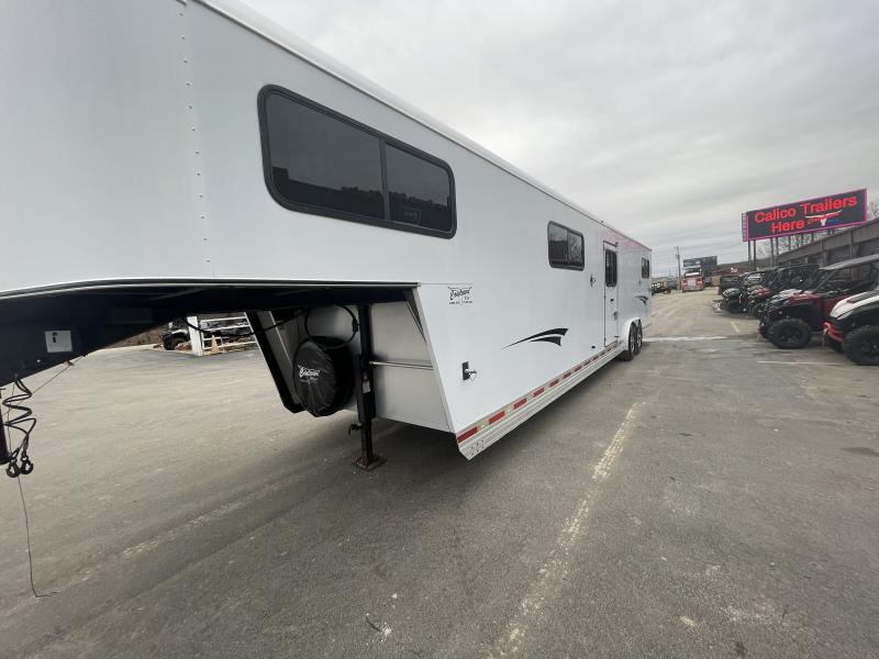 used Horse Trailers Shadow Trailers  for sale, in Cuba, MO Thumbnail 4