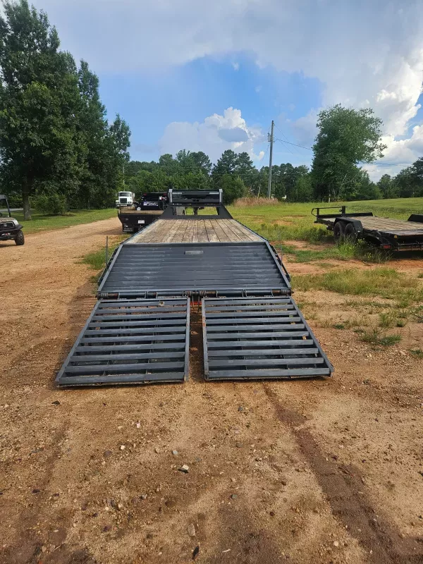 2023 Lamar Trailers FSO22528 Gooseneck Trailer