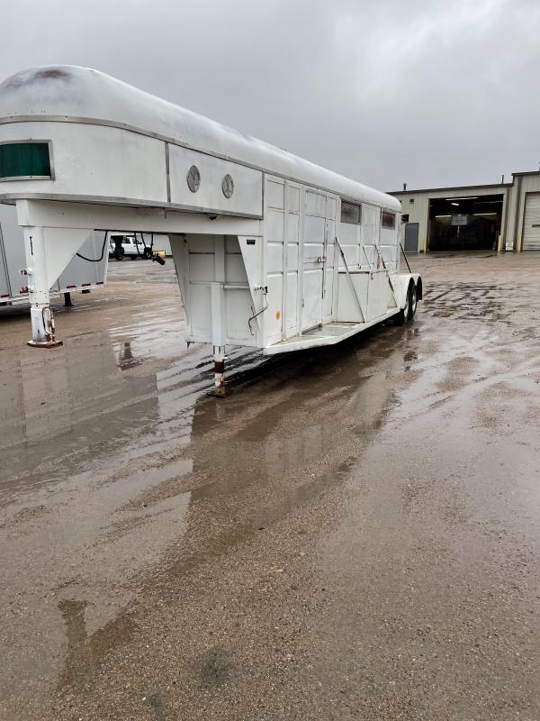 1986 Other 2 horse Inline GN Livestock Trailer 1986 Other 2 horse Inline GN Livestock Trailer