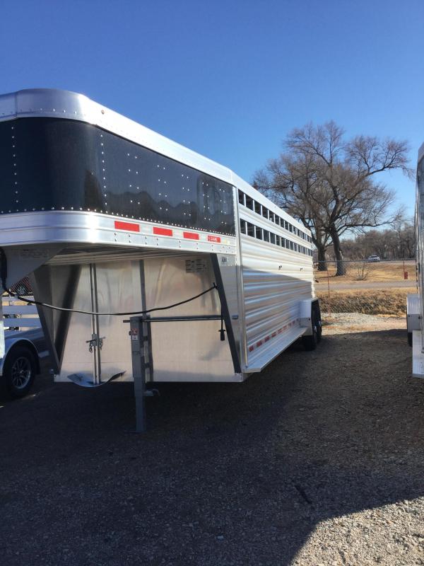 2021 Featherlite 8127 Livestock Trailer 2021 Featherlite 8127 Livestock Trailer
