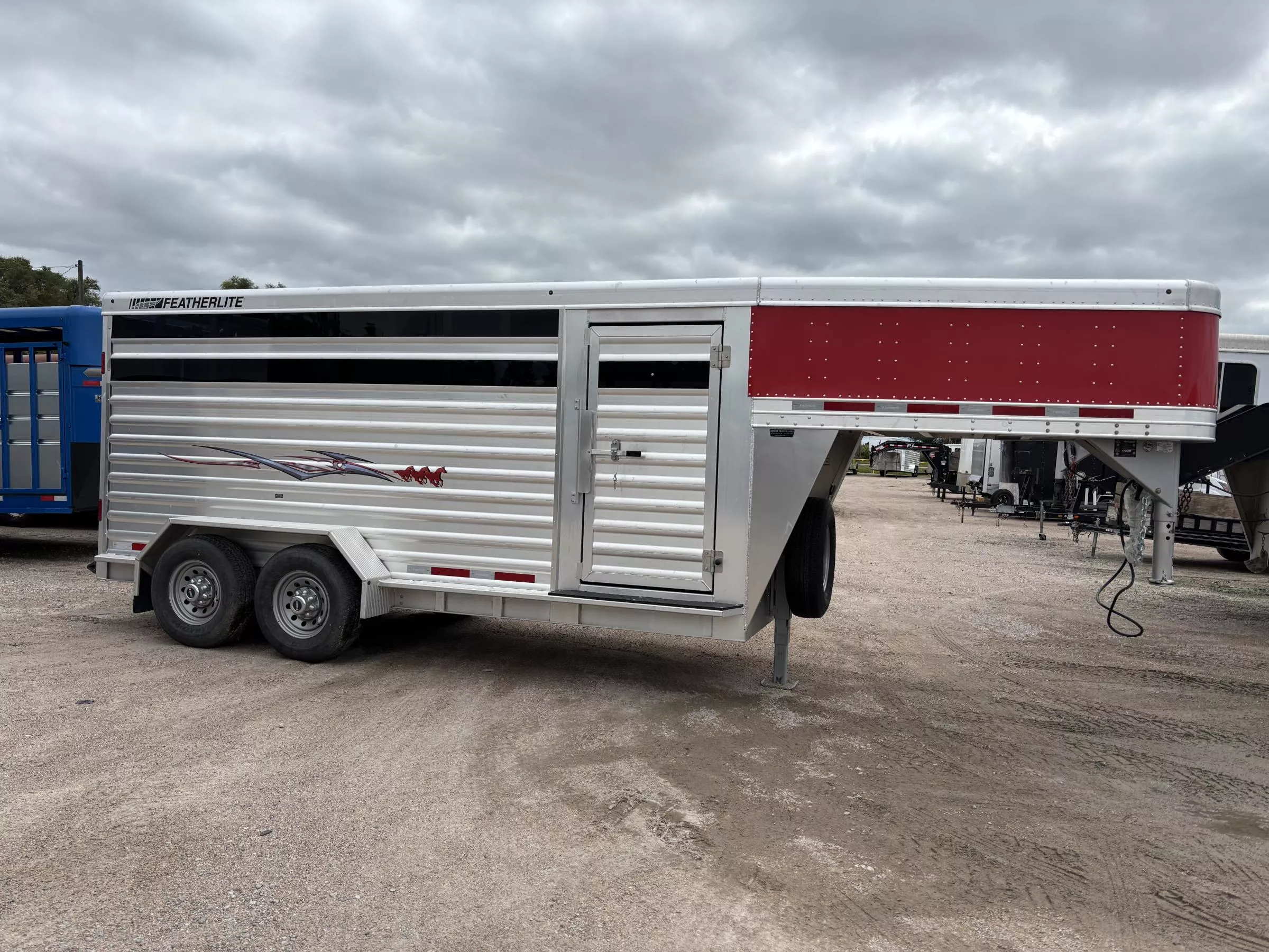 2015 Featherlite photo 8
