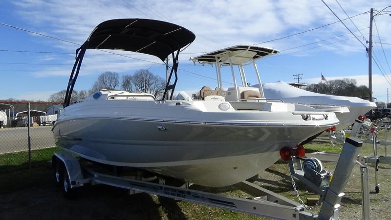 2022 Stingray Boats 212SC Bowrider 2022 Stingray Boats 212SC Bowrider