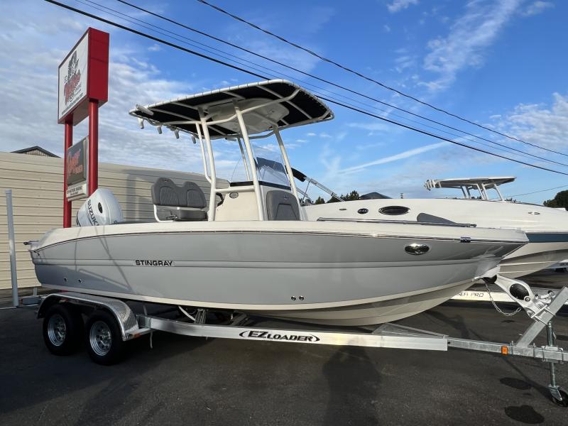 2022 Stingray Boats 216CC Center Console 2022 Stingray Boats 216CC Center Console