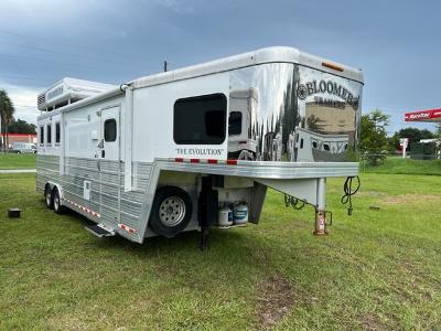2014 Bloomer 8' wide 3 horse w/ 10' lq bunk and generator Horse Trailer 2014 Bloomer 8' wide 3 horse w/ 10' lq bunk and generator Horse Trailer