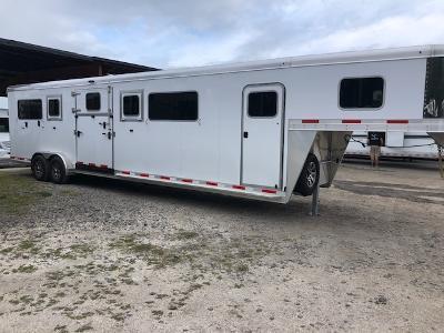 2022 Exiss Trailers 4 horse head to head with dressing room Horse Trailer 2022 Exiss Trailers 4 horse head to head with dressing room Horse Trailer