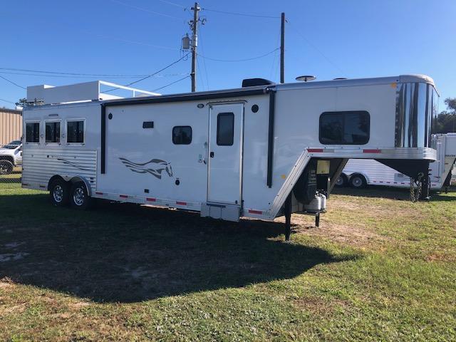 2017 Merhow Trailers 8' wide 3 horse w/12' lq and generator Horse Trailer 2017 Merhow Trailers 8' wide 3 horse w/12' lq and generator Horse Trailer