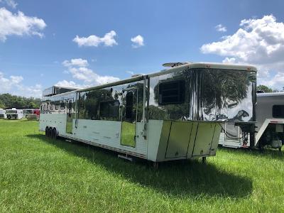 2002 Sundowner Trailers 8' wide 6 horse w/16' lq and midtack Horse Trailer 2002 Sundowner Trailers 8' wide 6 horse w/16' lq and midtack Horse Trailer