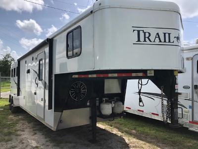 2016 Bison Trailers 3 horse w/ 10' lq Horse Trailer 2016 Bison Trailers 3 horse w/ 10' lq Horse Trailer