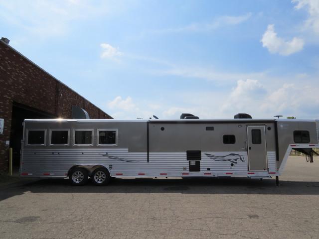 2017 Merhow Trailers 8' wide 4 horse w/ 17' lq and superslide Horse Trailer 2017 Merhow Trailers 8' wide 4 horse w/ 17' lq and superslide Horse Trailer