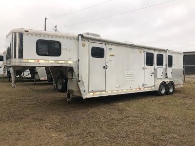 2003 Kiefer Built 7.6 wide 3 horse w/10'lq Horse Trailer 2003 Kiefer Built 7.6 wide 3 horse w/10'lq Horse Trailer