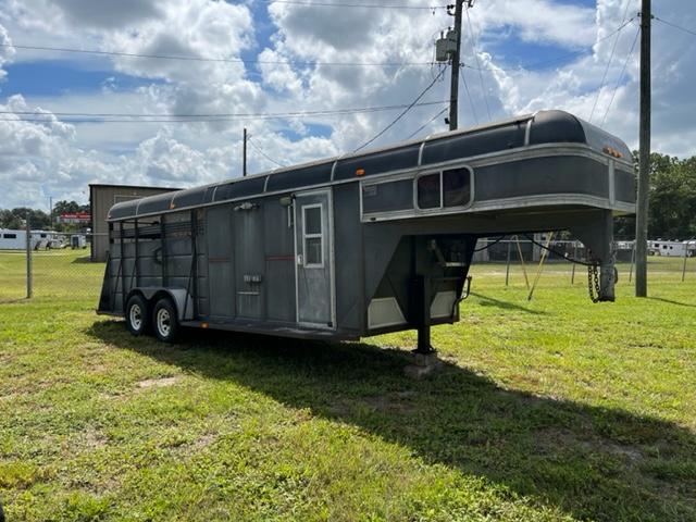 1992 Ponderosa Trailers 2 horse stock trailer with weekender Stock / Stock Combo Trailer 1992 Ponderosa Trailers 2 horse stock trailer with weekender Stock / Stock Combo Trailer
