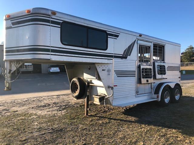 1996 Sundowner Trailers 2 horse weekender Horse Trailer 1996 Sundowner Trailers 2 horse weekender Horse Trailer