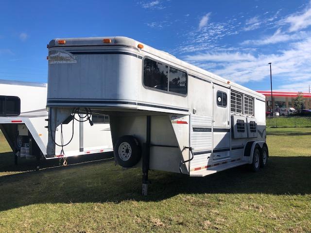 1998 Sundowner Trailers 2 horse with weekender Horse Trailer 1998 Sundowner Trailers 2 horse with weekender Horse Trailer