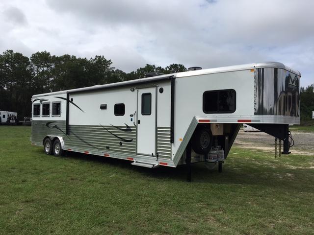 2019 Merhow Trailers 2019 8 wide 3 horse w/16'lq slider rear kitchen Horse Trailer 2019 Merhow Trailers 2019 8 wide 3 horse w/16'lq slider rear kitchen Horse Trailer
