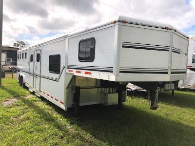 1998 Jamco Trailers 8' wide 4 horse w/14' lq and midtack Horse Trailer 1998 Jamco Trailers 8' wide 4 horse w/14' lq and midtack Horse Trailer