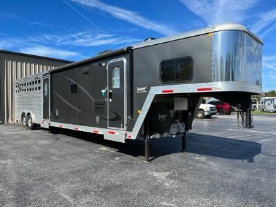 2020 Merhow Trailers 8' wide 12' lq midtack w/bunks stk Horse Trailer 2020 Merhow Trailers 8' wide 12' lq midtack w/bunks stk Horse Trailer