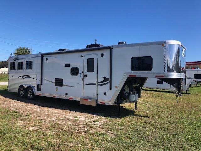 2020 Merhow Trailers 8' wide 3 horse w/ 13.6' lq with recliners Horse Trailer 2020 Merhow Trailers 8' wide 3 horse w/ 13.6' lq with recliners Horse Trailer