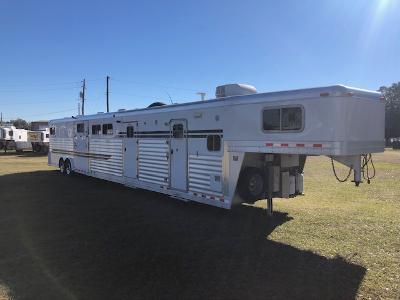 2004 4-Star Trailers 5 horse with midtack and 12' lq Horse Trailer 2004 4-Star Trailers 5 horse with midtack and 12' lq Horse Trailer