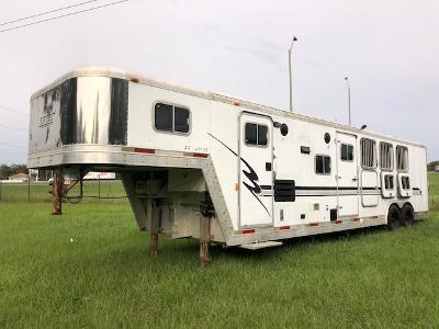 2001 Exiss Trailers 8' wide 4 horse w/10' lq Horse Trailer 2001 Exiss Trailers 8' wide 4 horse w/10' lq Horse Trailer