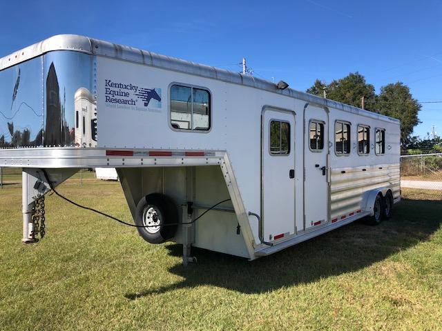 2010 Featherlite 4 horse gooseneck with dressing room Horse Trailer 2010 Featherlite 4 horse gooseneck with dressing room Horse Trailer