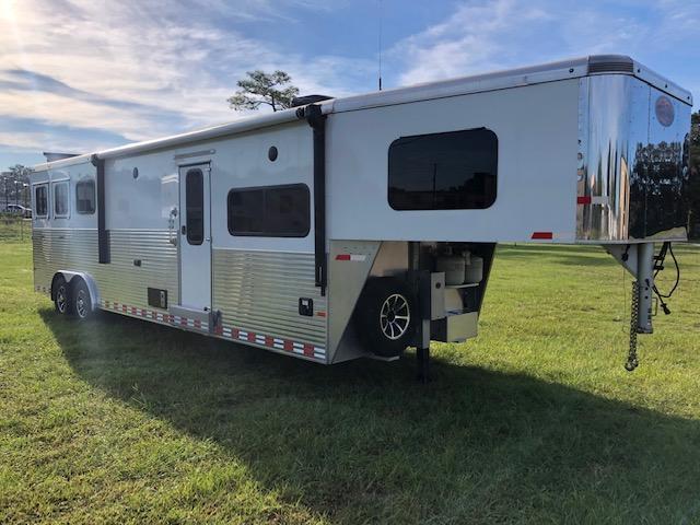 2016 Sundowner Trailers 8' wide 3 horse w/ 12' lq Horse Trailer 2016 Sundowner Trailers 8' wide 3 horse w/ 12' lq Horse Trailer