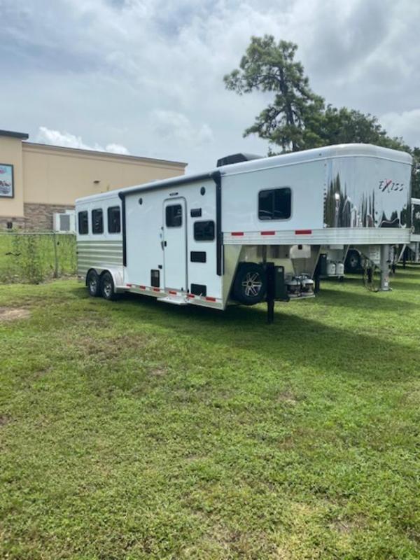 2022 Exiss Trailers 3 horse w/ 8' lq insulated w/equiflex floor Horse Trailer 2022 Exiss Trailers 3 horse w/ 8' lq insulated w/equiflex floor Horse Trailer
