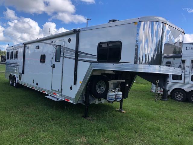 2020 Merhow Trailers 8' wide 3 horse w/17' lq farmhouse Horse Trailer 2020 Merhow Trailers 8' wide 3 horse w/17' lq farmhouse Horse Trailer