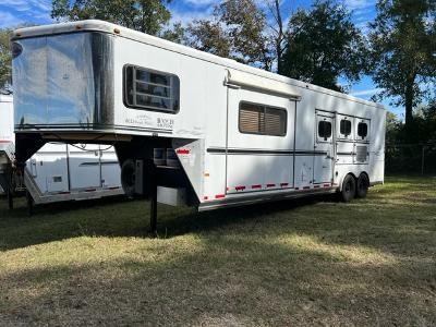 2005 Sundowner Trailers 8' wide 3 horse w/ 11' lq Horse Trailer 2005 Sundowner Trailers 8' wide 3 horse w/ 11' lq Horse Trailer