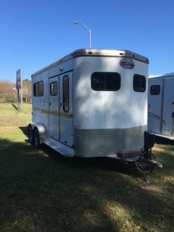 2004 Sundowner Trailers 2 horse straight load bumper pull Horse Trailer 2004 Sundowner Trailers 2 horse straight load bumper pull Horse Trailer