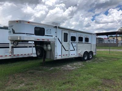 2002 Cherokee Trailers 3 horse w/6' lq Horse Trailer 2002 Cherokee Trailers 3 horse w/6' lq Horse Trailer