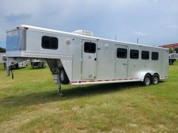 2002 Dream Coach Trailers LLC 4 horse w/ 9' living quarters Horse Trailer 2002 Dream Coach Trailers LLC 4 horse w/ 9' living quarters Horse Trailer