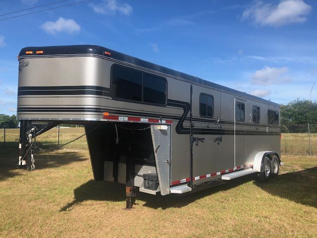 2013 Hawk Trailers 2 plus 1 gooseneck Horse Trailer 2013 Hawk Trailers 2 plus 1 gooseneck Horse Trailer