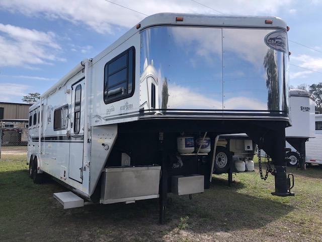 2004 Sundowner Trailers 8' wide 3 horse w/10'lq and generator Horse Trailer 2004 Sundowner Trailers 8' wide 3 horse w/10'lq and generator Horse Trailer