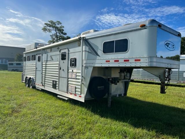 2004 4-Star Trailers 8' wide 3 horse w/ 10' lq and midtack Horse Trailer 2004 4-Star Trailers 8' wide 3 horse w/ 10' lq and midtack Horse Trailer