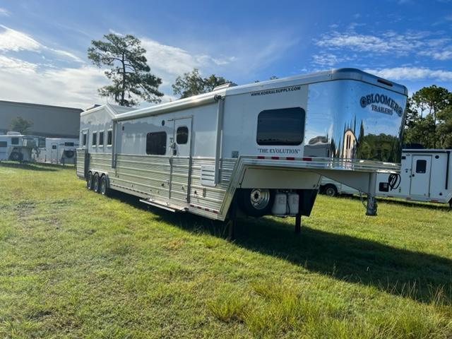 2020 Bloomer 8' wide 4 horse side load w/18' lq Horse Trailer 2020 Bloomer 8' wide 4 horse side load w/18' lq Horse Trailer