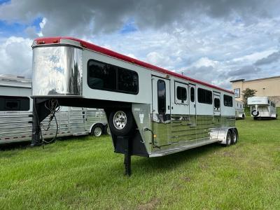 2005 Sundowner Trailers 2 horse inline gooseneck Horse Trailer 2005 Sundowner Trailers 2 horse inline gooseneck Horse Trailer