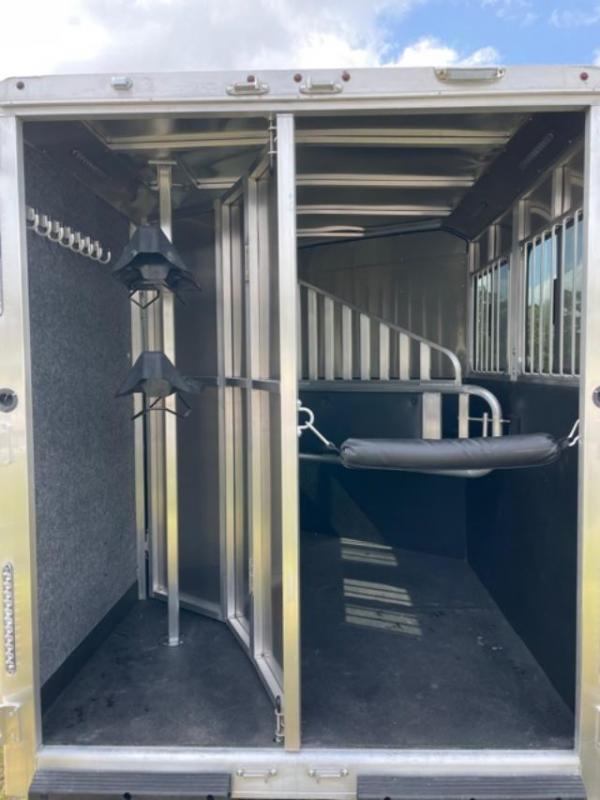 2023 Merhow Trailers 2 horse slant Bronco with dressing room Horse