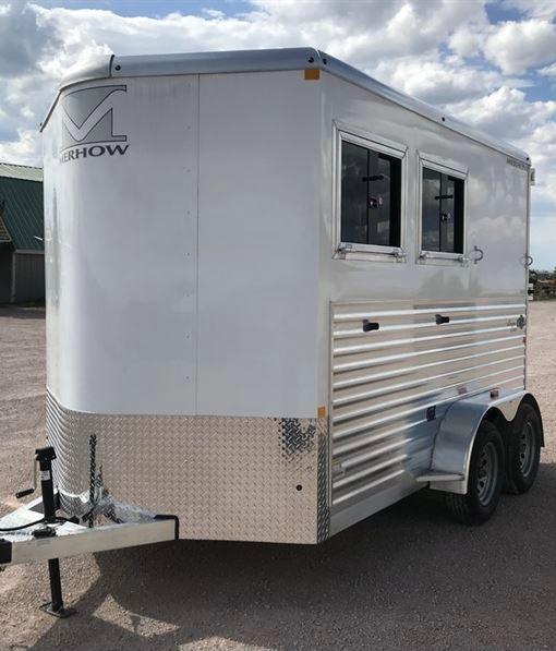 2022 Merhow Trailers 2 horse slant Bronco with dressing room Horse Trailer 2022 Merhow Trailers 2 horse slant Bronco with dressing room Horse Trailer
