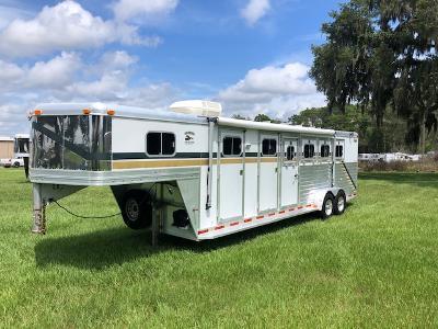2001 Dream Coach Trailers LLC 4 horse with dr & a/c and midtack Horse Trailer 2001 Dream Coach Trailers LLC 4 horse with dr & a/c and midtack Horse Trailer