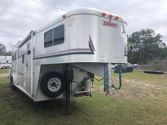 1995 Sooner 8' wide 4 horse w/10'lq Horse Trailer 1995 Sooner 8' wide 4 horse w/10'lq Horse Trailer