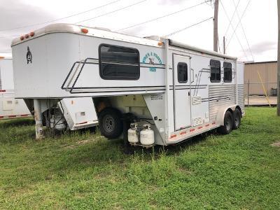 2003 Adam 2 horse w/6' lq Horse Trailer 2003 Adam 2 horse w/6' lq Horse Trailer