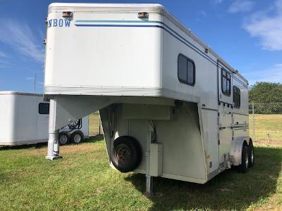 2003 Turnbow Trailers 2 horse gooseneck w/dressing room Horse Trailer 2003 Turnbow Trailers 2 horse gooseneck w/dressing room Horse Trailer