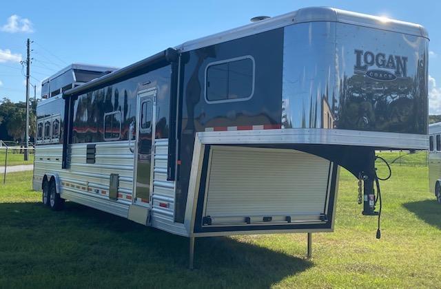 2019 Logan Coach 8' wide 3 horse w/17' lq Horse Trailer 2019 Logan Coach 8' wide 3 horse w/17' lq Horse Trailer