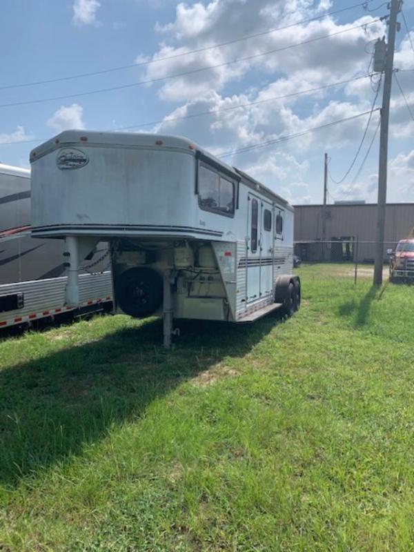 2003 Sundowner Trailers 2 horse with weekender Horse Trailer 2003 Sundowner Trailers 2 horse with weekender Horse Trailer