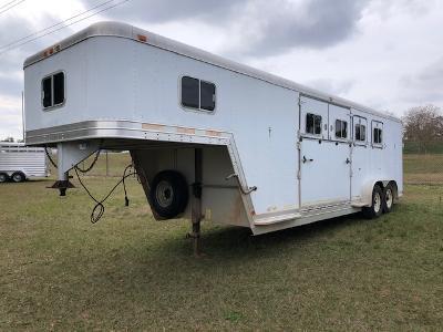 2004 Featherlite 4 horse w/ dressing room Horse Trailer 2004 Featherlite 4 horse w/ dressing room Horse Trailer